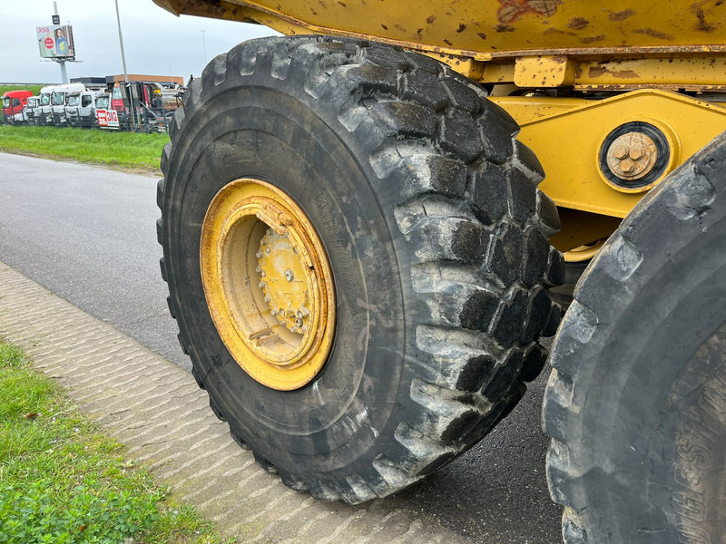 Knickgelenkter Dumper Caterpillar 740B: das Bild 14