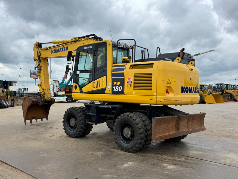 Komatsu PW180-11 - Mobilbagger: das Bild 3 Komatsu PW180-11 - Mobilbagger: das Bild 3