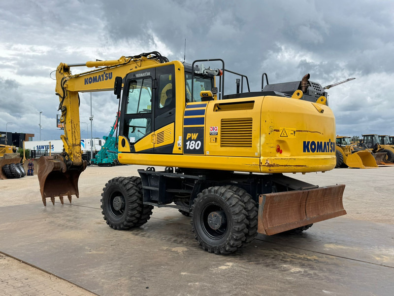 Komatsu PW180-11 - Mobilbagger: das Bild 3 Komatsu PW180-11 - Mobilbagger: das Bild 3