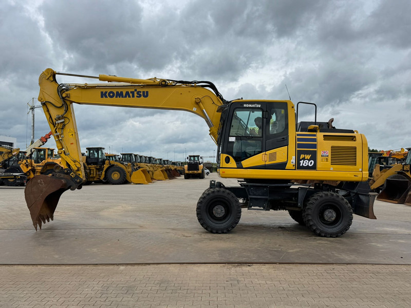 Komatsu PW180-11 - Mobilbagger: das Bild 1 Komatsu PW180-11 - Mobilbagger: das Bild 1