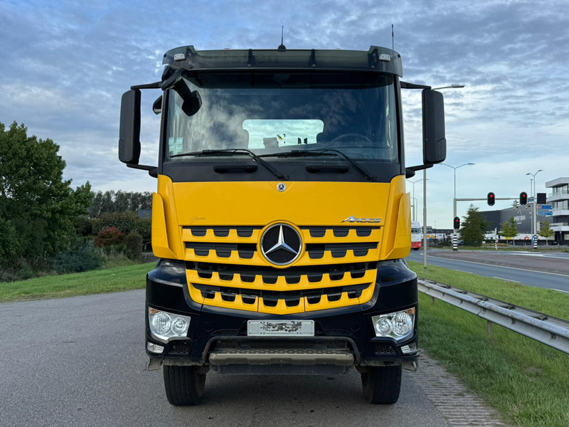 MERCEDESBENZ AROCS 3345 - Sattelzugmaschine: das Bild 4 MERCEDESBENZ AROCS 3345 - Sattelzugmaschine: das Bild 4