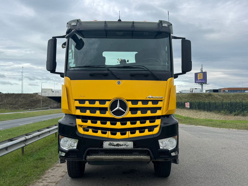 MERCEDESBENZ AROCS 3345 - Sattelzugmaschine: das Bild 4 MERCEDESBENZ AROCS 3345 - Sattelzugmaschine: das Bild 4