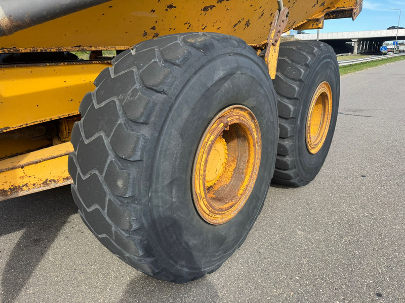 Knickgelenkter Dumper Volvo A25E: das Bild 11