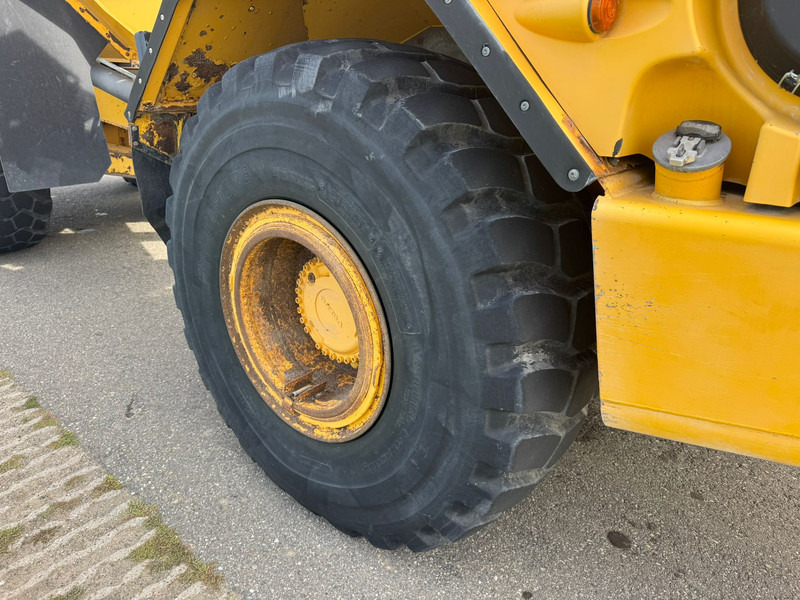 Knickgelenkter Dumper Volvo A25E: das Bild 14