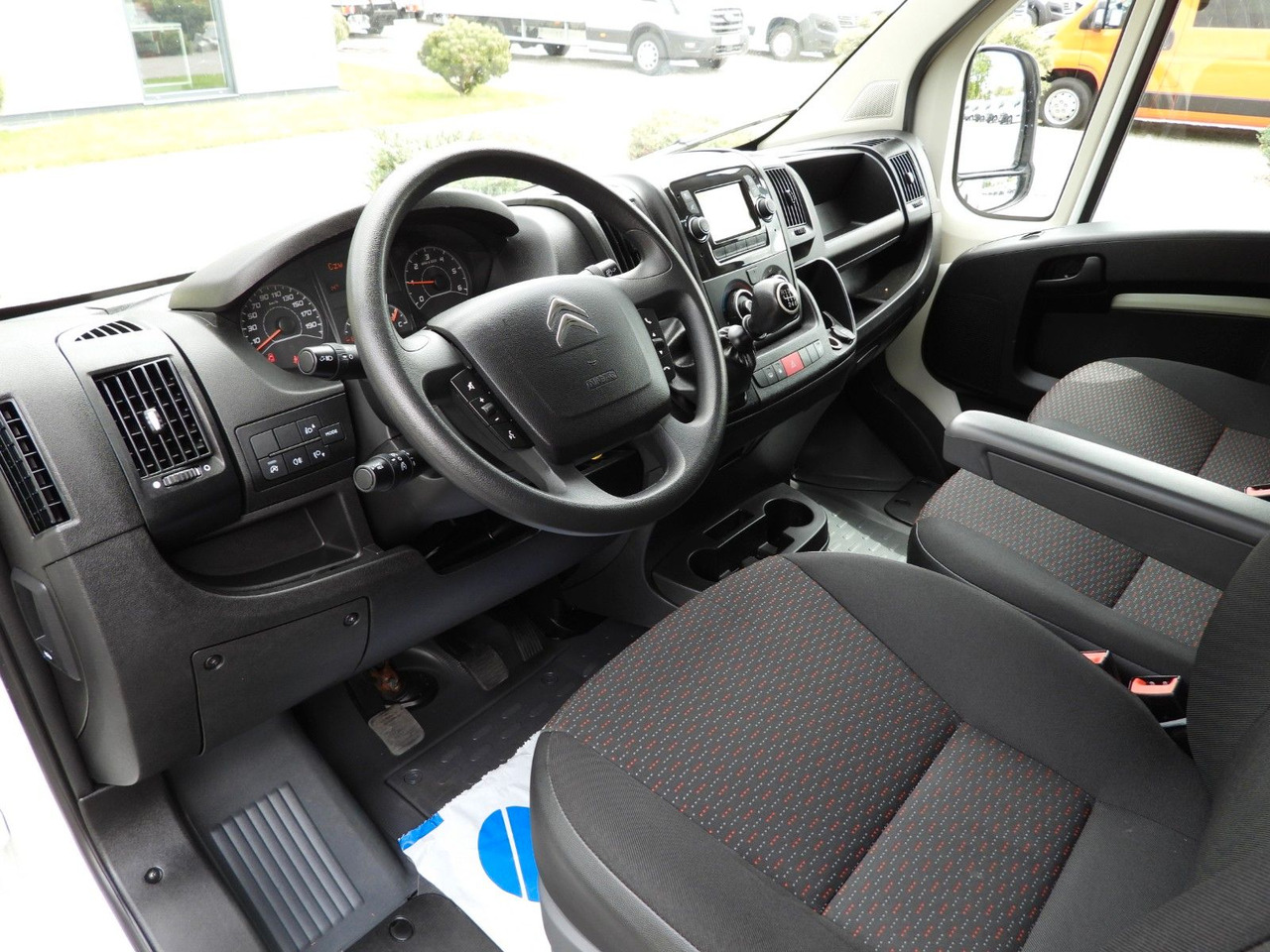 Citroën JUMPER KOFFER AUFZUG 8 PALETTEN TEMPOMAT NAVI Citroën JUMPER KOFFER AUFZUG 8 PALETTEN TEMPOMAT NAVI - Koffer Transporter: das Bild 2 Citroën JUMPER KOFFER AUFZUG 8 PALETTEN TEMPOMAT NAVI Citroën JUMPER KOFFER AUFZUG 8 PALETTEN TEMPOMAT NAVI - Koffer Transporter: das Bild 2