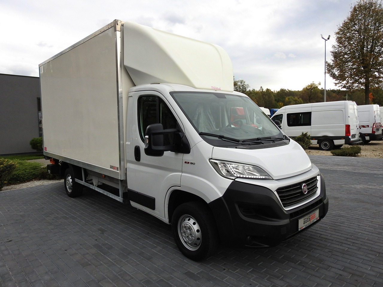 FIAT DUCATO BOX LIFT 8 PALLETS CRUISE CONTROL NAVIGATION AIR CONDITIONING LED LIGHTS 130HP - Koffer Transporter: das Bild 4 FIAT DUCATO BOX LIFT 8 PALLETS CRUISE CONTROL NAVIGATION AIR CONDITIONING LED LIGHTS 130HP - Koffer Transporter: das Bild 4