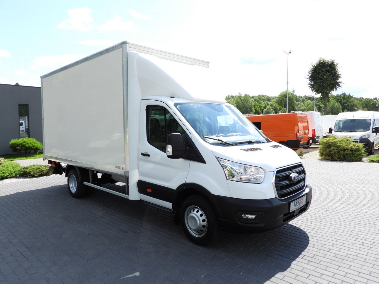 FORD TRANSIT BOX LIFT 8 PALLETS CRUISE CONTROL LED LIGHTS TWIN WHEELS AIR CONDITIONING 130HP - Koffer Transporter: das Bild 4 FORD TRANSIT BOX LIFT 8 PALLETS CRUISE CONTROL LED LIGHTS TWIN WHEELS AIR CONDITIONING 130HP - Koffer Transporter: das Bild 4