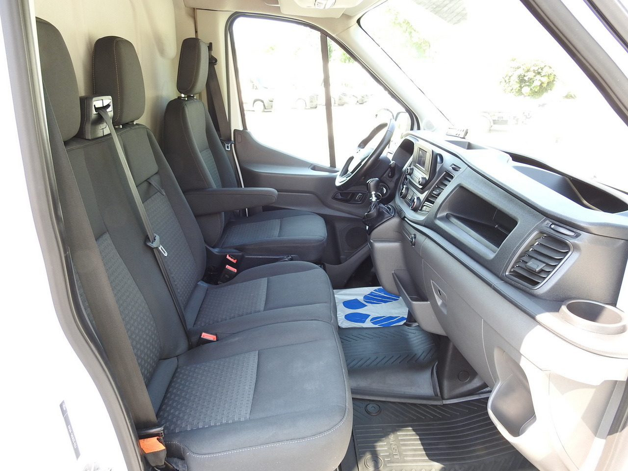 Kühltransporter FORD TRANSIT REFRIGERATOR VAN 0*C HEATING FUNCTION CRUISE CONTROL AIR CONDITIONING LED LIGHTS 130HP: das Bild 43 Kühltransporter FORD TRANSIT REFRIGERATOR VAN 0*C HEATING FUNCTION CRUISE CONTROL AIR CONDITIONING LED LIGHTS 130HP: das Bild 43