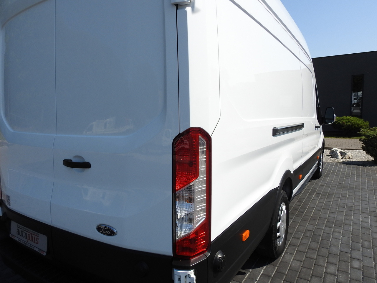 Kühltransporter FORD TRANSIT REFRIGERATOR VAN 0*C HEATING FUNCTION CRUISE CONTROL AIR CONDITIONING LED LIGHTS 130HP: das Bild 17 Kühltransporter FORD TRANSIT REFRIGERATOR VAN 0*C HEATING FUNCTION CRUISE CONTROL AIR CONDITIONING LED LIGHTS 130HP: das Bild 17