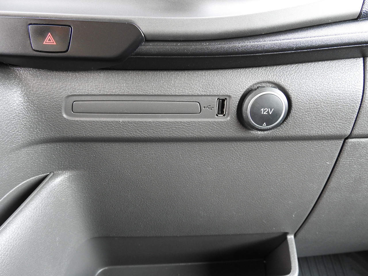 Kühltransporter FORD TRANSIT REFRIGERATOR VAN 0*C HEATING FUNCTION CRUISE CONTROL AIR CONDITIONING LED LIGHTS 130HP: das Bild 42 Kühltransporter FORD TRANSIT REFRIGERATOR VAN 0*C HEATING FUNCTION CRUISE CONTROL AIR CONDITIONING LED LIGHTS 130HP: das Bild 42