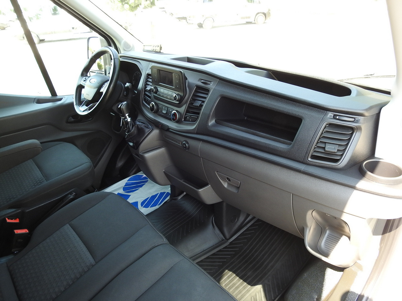 Kühltransporter FORD TRANSIT REFRIGERATOR VAN 0*C HEATING FUNCTION CRUISE CONTROL AIR CONDITIONING LED LIGHTS 130HP: das Bild 45 Kühltransporter FORD TRANSIT REFRIGERATOR VAN 0*C HEATING FUNCTION CRUISE CONTROL AIR CONDITIONING LED LIGHTS 130HP: das Bild 45