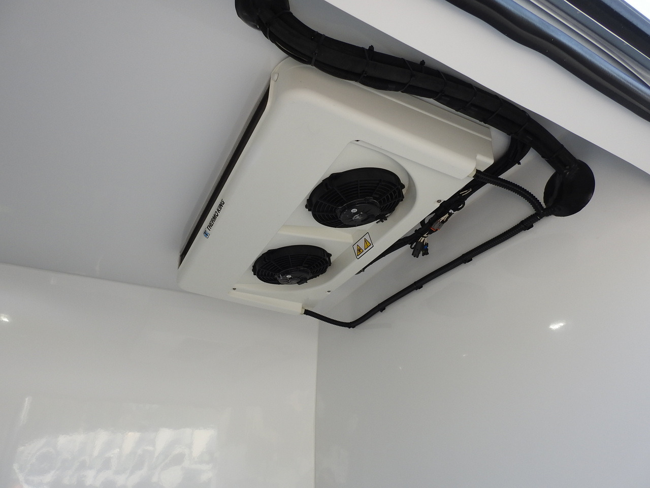 Kühltransporter FORD TRANSIT REFRIGERATOR VAN 0*C HEATING FUNCTION CRUISE CONTROL AIR CONDITIONING LED LIGHTS 130HP: das Bild 26 Kühltransporter FORD TRANSIT REFRIGERATOR VAN 0*C HEATING FUNCTION CRUISE CONTROL AIR CONDITIONING LED LIGHTS 130HP: das Bild 26