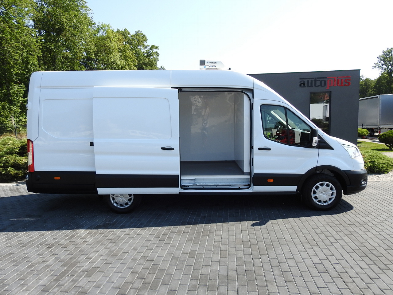 Kühltransporter FORD TRANSIT REFRIGERATOR VAN 0*C HEATING FUNCTION CRUISE CONTROL AIR CONDITIONING LED LIGHTS 130HP: das Bild 8 Kühltransporter FORD TRANSIT REFRIGERATOR VAN 0*C HEATING FUNCTION CRUISE CONTROL AIR CONDITIONING LED LIGHTS 130HP: das Bild 8