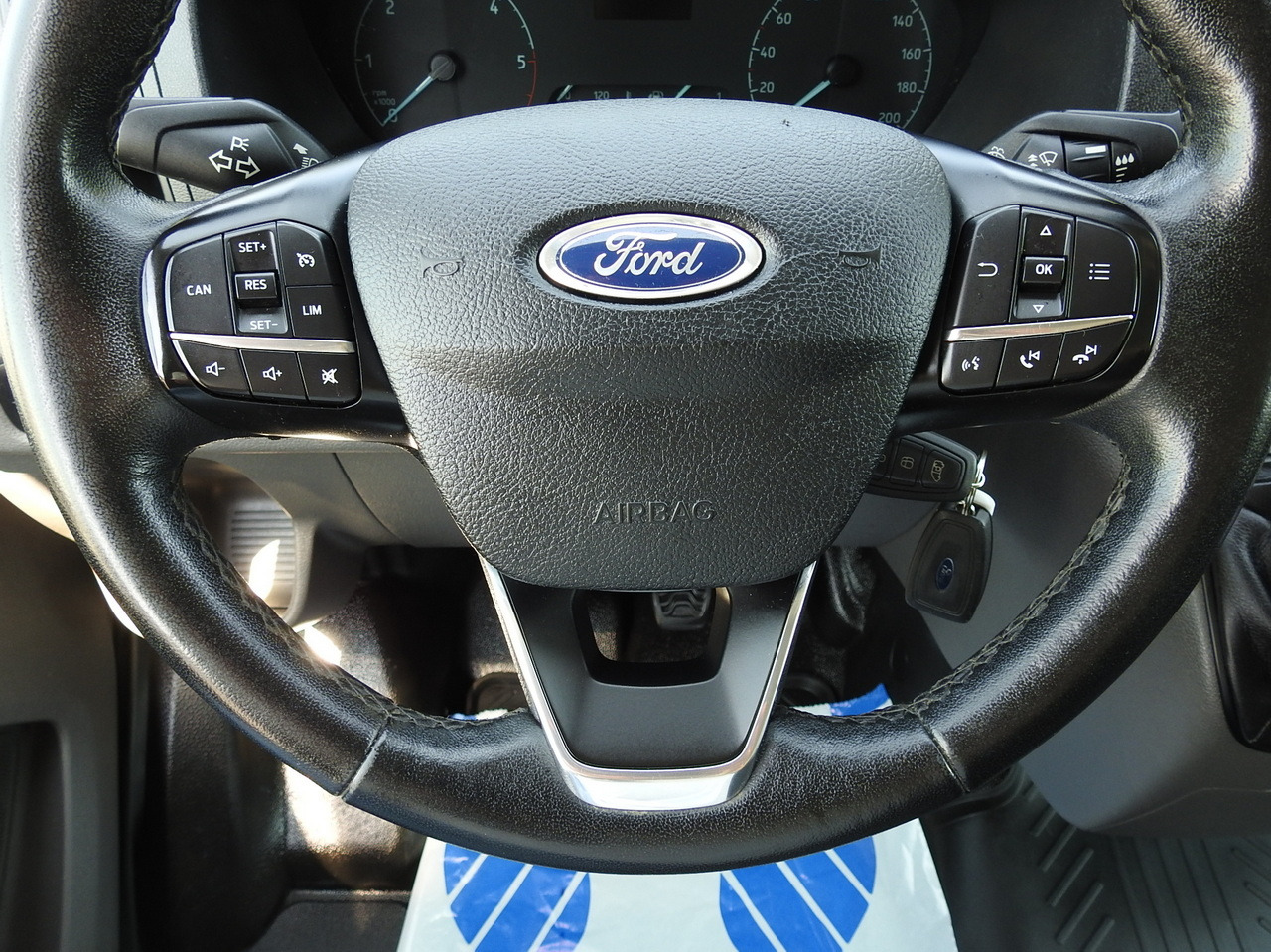 Kühltransporter FORD TRANSIT REFRIGERATOR VAN 0*C HEATING FUNCTION CRUISE CONTROL AIR CONDITIONING LED LIGHTS 130HP: das Bild 34 Kühltransporter FORD TRANSIT REFRIGERATOR VAN 0*C HEATING FUNCTION CRUISE CONTROL AIR CONDITIONING LED LIGHTS 130HP: das Bild 34