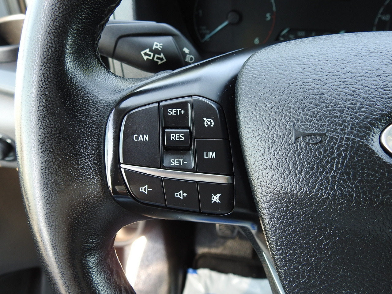 Kühltransporter FORD TRANSIT REFRIGERATOR VAN 0*C HEATING FUNCTION CRUISE CONTROL AIR CONDITIONING LED LIGHTS 130HP: das Bild 35 Kühltransporter FORD TRANSIT REFRIGERATOR VAN 0*C HEATING FUNCTION CRUISE CONTROL AIR CONDITIONING LED LIGHTS 130HP: das Bild 35