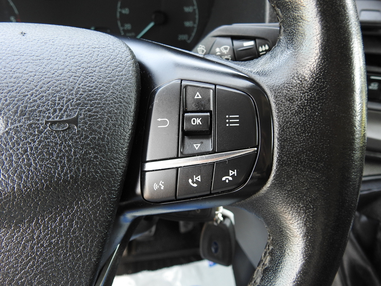 Kühltransporter FORD TRANSIT REFRIGERATOR VAN 0*C HEATING FUNCTION CRUISE CONTROL AIR CONDITIONING LED LIGHTS 130HP: das Bild 36 Kühltransporter FORD TRANSIT REFRIGERATOR VAN 0*C HEATING FUNCTION CRUISE CONTROL AIR CONDITIONING LED LIGHTS 130HP: das Bild 36