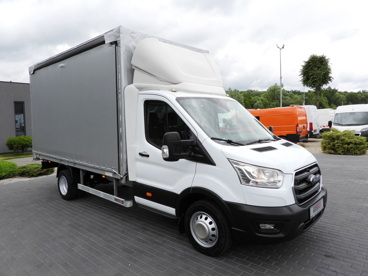 FORD TRANSIT TARPAULIN 8 PALLETS CRUISE CONTROL LED LIGHTS TWIN WHEELS AIR CONDITIONING 130HP - Planen Transporter: das Bild 4 FORD TRANSIT TARPAULIN 8 PALLETS CRUISE CONTROL LED LIGHTS TWIN WHEELS AIR CONDITIONING 130HP - Planen Transporter: das Bild 4