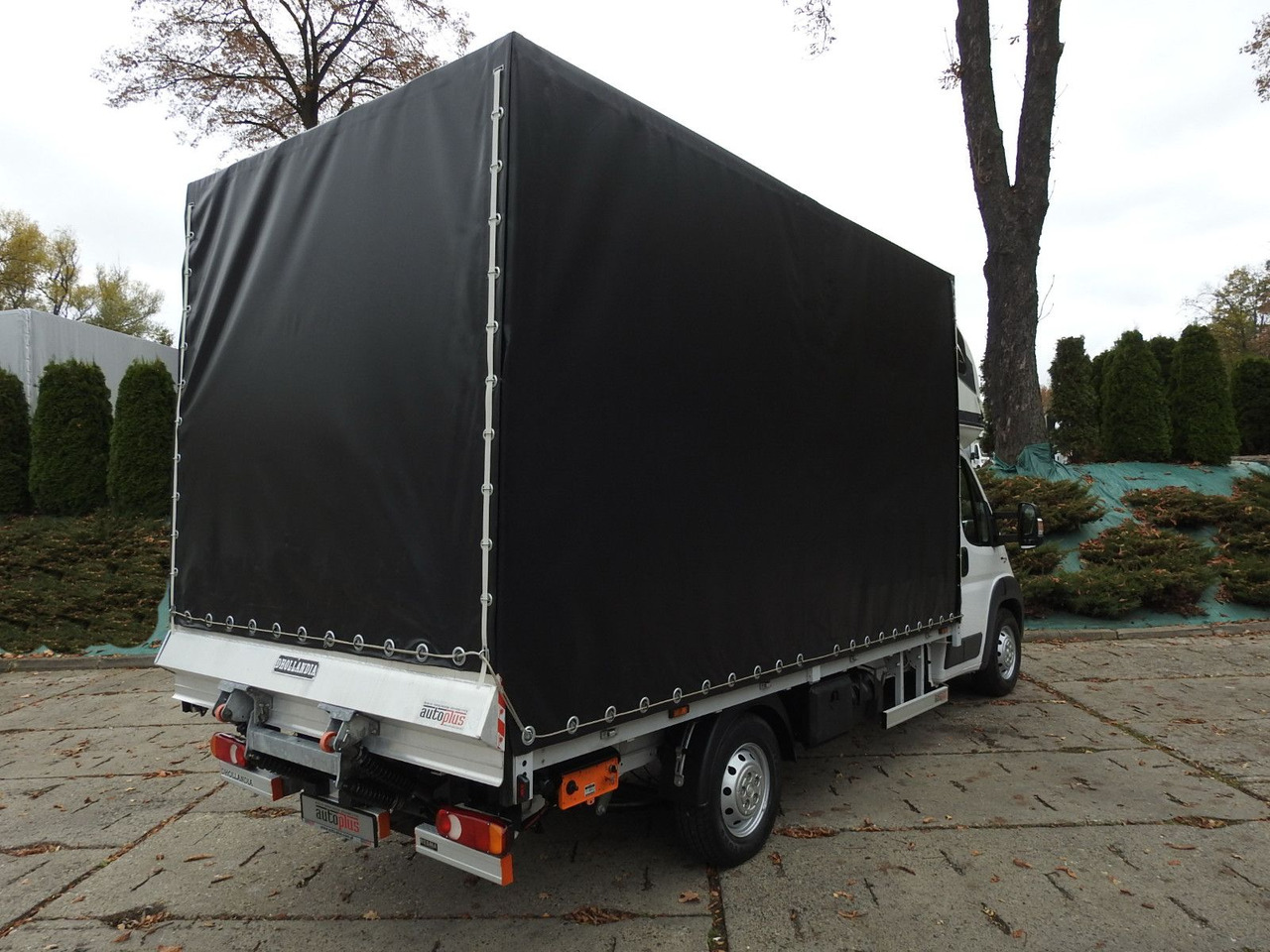 Fiat DUCATO PRITSCHE PLANE AUFZUG 8 PALETTEN WEBASTO - Planen Transporter: das Bild 3 Fiat DUCATO PRITSCHE PLANE AUFZUG 8 PALETTEN WEBASTO - Planen Transporter: das Bild 3