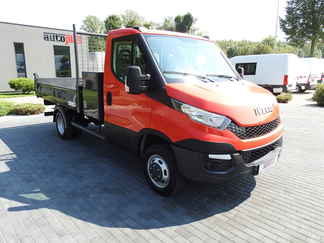 IVECO DAILY 35C13 TIPPER CRUISE CONTROL AIR CONDITIONING TWIN WHEELS 130HP - Kipper Transporter: das Bild 4 IVECO DAILY 35C13 TIPPER CRUISE CONTROL AIR CONDITIONING TWIN WHEELS 130HP - Kipper Transporter: das Bild 4