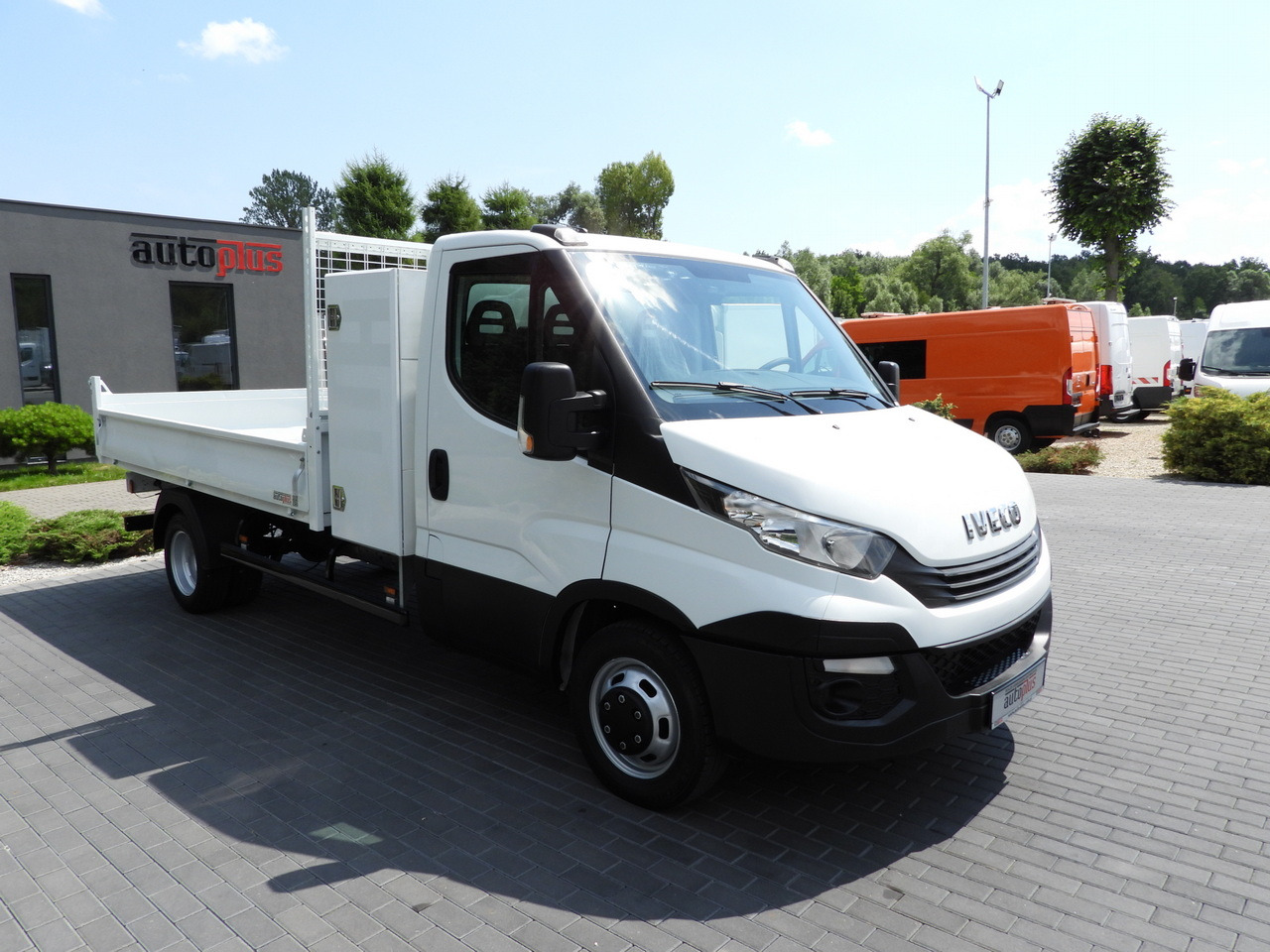 IVECO DAILY 35C15 TIPPER CRUISE CONTROL TWIN WHEELS AIR CONDITIONING 150HP - Kipper Transporter: das Bild 4 IVECO DAILY 35C15 TIPPER CRUISE CONTROL TWIN WHEELS AIR CONDITIONING 150HP - Kipper Transporter: das Bild 4