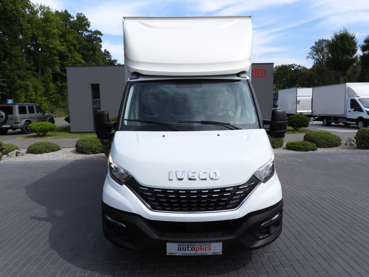 IVECO DAILY 35C16 BOX LIFT 8 PALLETS CRUISE CONTROL AUTOMATIC TRANSMISSION HI-MATIC TWIN WHEELS AIR CONDITIONING 160HP - Koffer Transporter: das Bild 5 IVECO DAILY 35C16 BOX LIFT 8 PALLETS CRUISE CONTROL AUTOMATIC TRANSMISSION HI-MATIC TWIN WHEELS AIR CONDITIONING 160HP - Koffer Transporter: das Bild 5