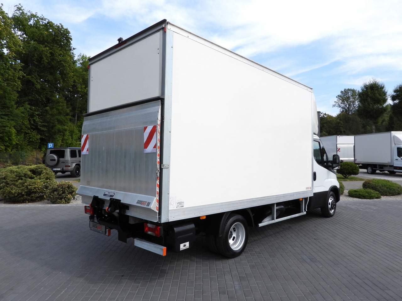 IVECO DAILY 35C16 BOX LIFT 8 PALLETS CRUISE CONTROL AUTOMATIC TRANSMISSION HI-MATIC TWIN WHEELS AIR CONDITIONING 160HP - Koffer Transporter: das Bild 3 IVECO DAILY 35C16 BOX LIFT 8 PALLETS CRUISE CONTROL AUTOMATIC TRANSMISSION HI-MATIC TWIN WHEELS AIR CONDITIONING 160HP - Koffer Transporter: das Bild 3