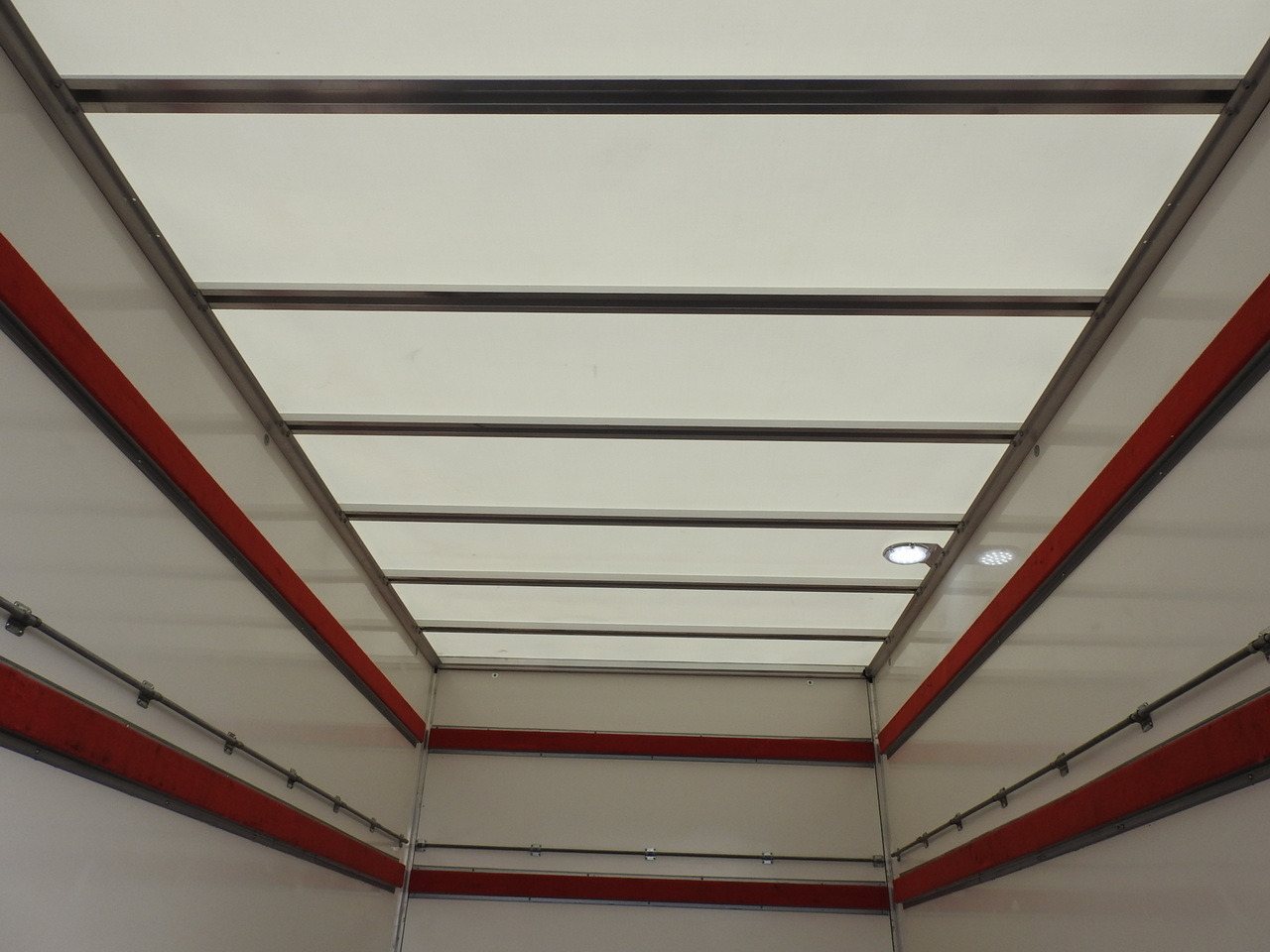 Koffer Transporter IVECO DAILY 35C16 BOX LIFT 8 PALLETS CRUISE CONTROL TWIN WHEELS AIR CONDITIONING 160HP: das Bild 22 Koffer Transporter IVECO DAILY 35C16 BOX LIFT 8 PALLETS CRUISE CONTROL TWIN WHEELS AIR CONDITIONING 160HP: das Bild 22