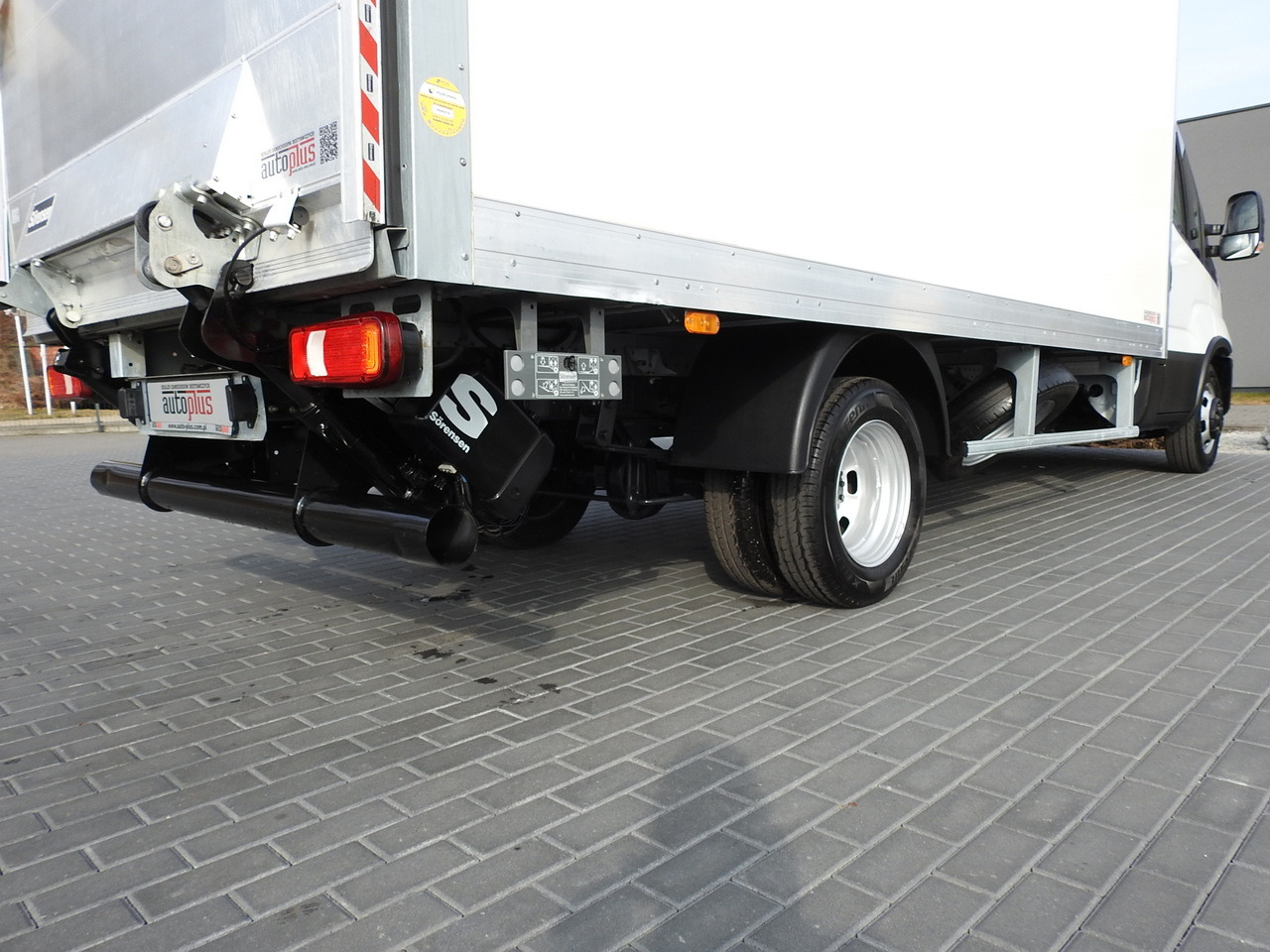 Koffer Transporter IVECO DAILY 35C16 BOX LIFT 8 PALLETS CRUISE CONTROL TWIN WHEELS AIR CONDITIONING 160HP: das Bild 17 Koffer Transporter IVECO DAILY 35C16 BOX LIFT 8 PALLETS CRUISE CONTROL TWIN WHEELS AIR CONDITIONING 160HP: das Bild 17