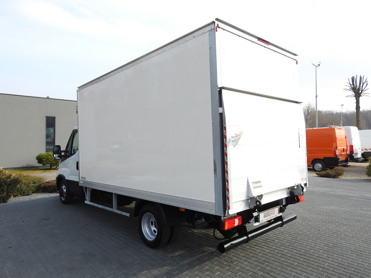 Koffer Transporter IVECO DAILY 35C16 BOX LIFT 8 PALLETS CRUISE CONTROL TWIN WHEELS AIR CONDITIONING 160HP: das Bild 9 Koffer Transporter IVECO DAILY 35C16 BOX LIFT 8 PALLETS CRUISE CONTROL TWIN WHEELS AIR CONDITIONING 160HP: das Bild 9
