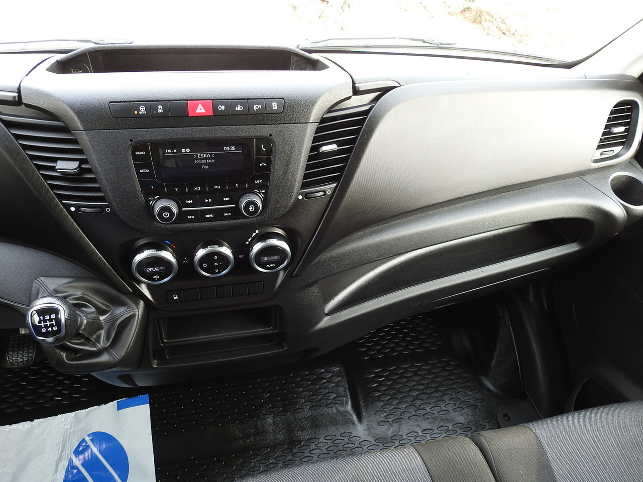 Koffer Transporter IVECO DAILY 35C16 BOX LIFT 8 PALLETS CRUISE CONTROL TWIN WHEELS AIR CONDITIONING 160HP: das Bild 33 Koffer Transporter IVECO DAILY 35C16 BOX LIFT 8 PALLETS CRUISE CONTROL TWIN WHEELS AIR CONDITIONING 160HP: das Bild 33