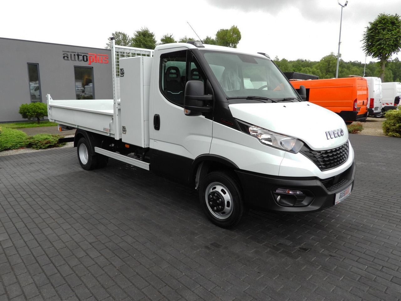 IVECO DAILY 35C16 TIPPER CRUISE CONTROL AIR CONDITIONING TWIN WHEELS 160HP - Kipper Transporter: das Bild 4 IVECO DAILY 35C16 TIPPER CRUISE CONTROL AIR CONDITIONING TWIN WHEELS 160HP - Kipper Transporter: das Bild 4