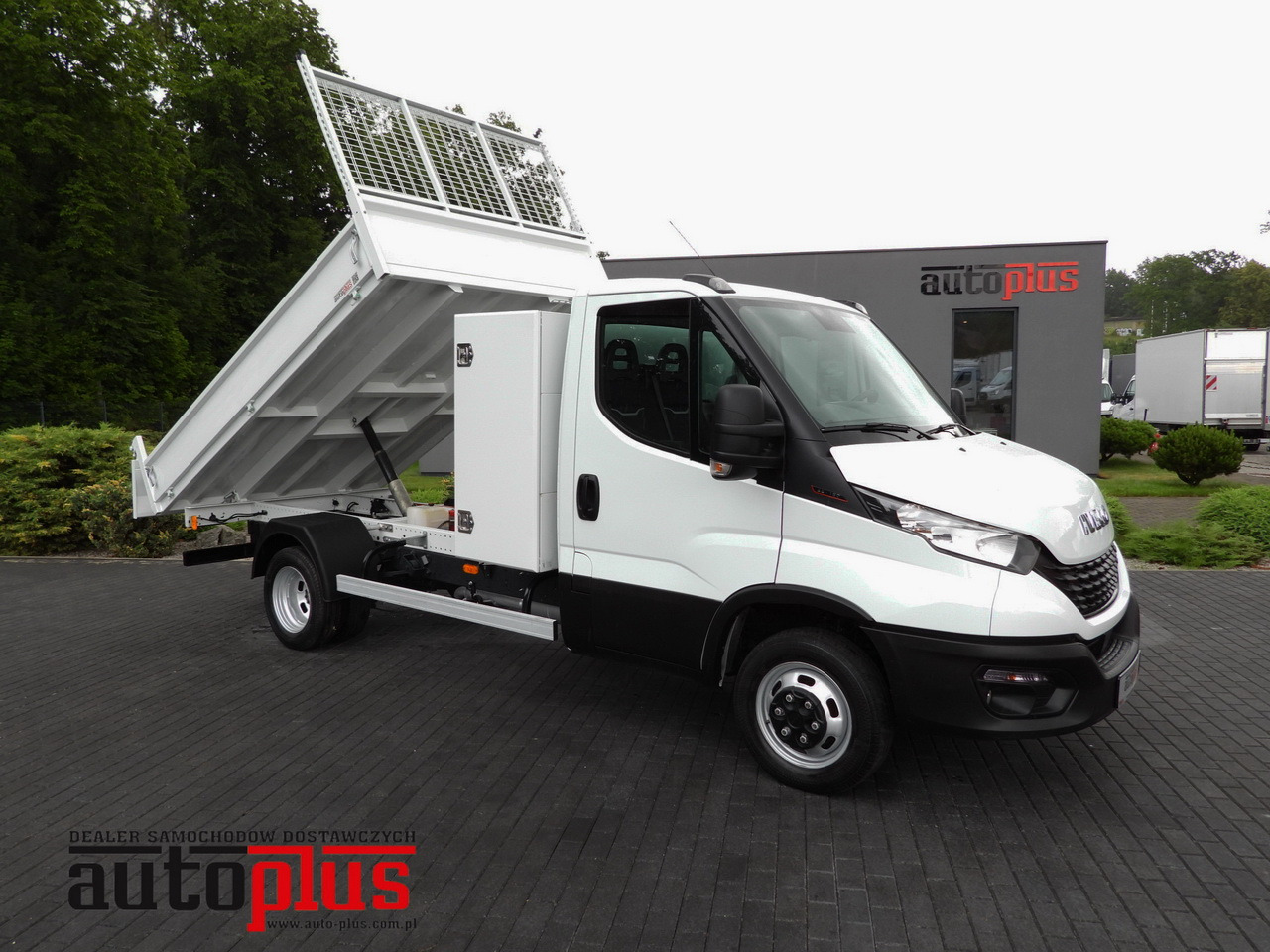 IVECO DAILY 35C16 TIPPER CRUISE CONTROL AIR CONDITIONING TWIN WHEELS 160HP - Kipper Transporter: das Bild 1 IVECO DAILY 35C16 TIPPER CRUISE CONTROL AIR CONDITIONING TWIN WHEELS 160HP - Kipper Transporter: das Bild 1