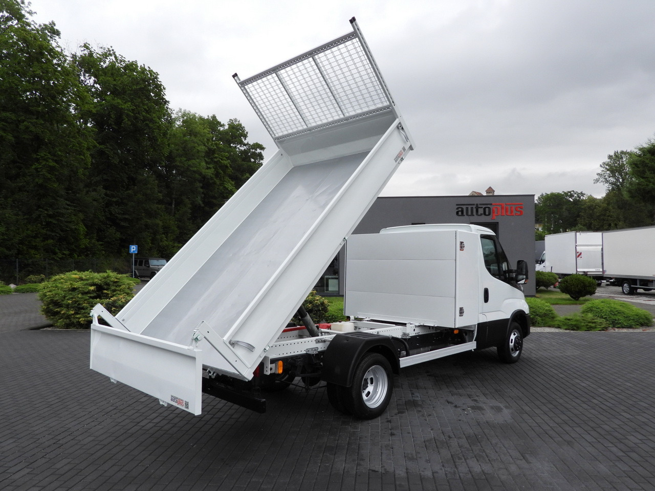 IVECO DAILY 35C16 TIPPER CRUISE CONTROL AIR CONDITIONING TWIN WHEELS 160HP - Kipper Transporter: das Bild 3 IVECO DAILY 35C16 TIPPER CRUISE CONTROL AIR CONDITIONING TWIN WHEELS 160HP - Kipper Transporter: das Bild 3