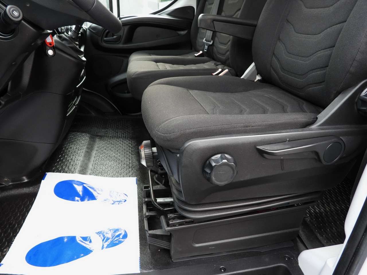 Pritsche Transporter IVECO DAILY 35C17 STAKE BODY DOUBLE CABIN DOKA 7 SEATS CRUISE CONTROL TWIN WHEELS AIR CONDITIONING  170HP: das Bild 25