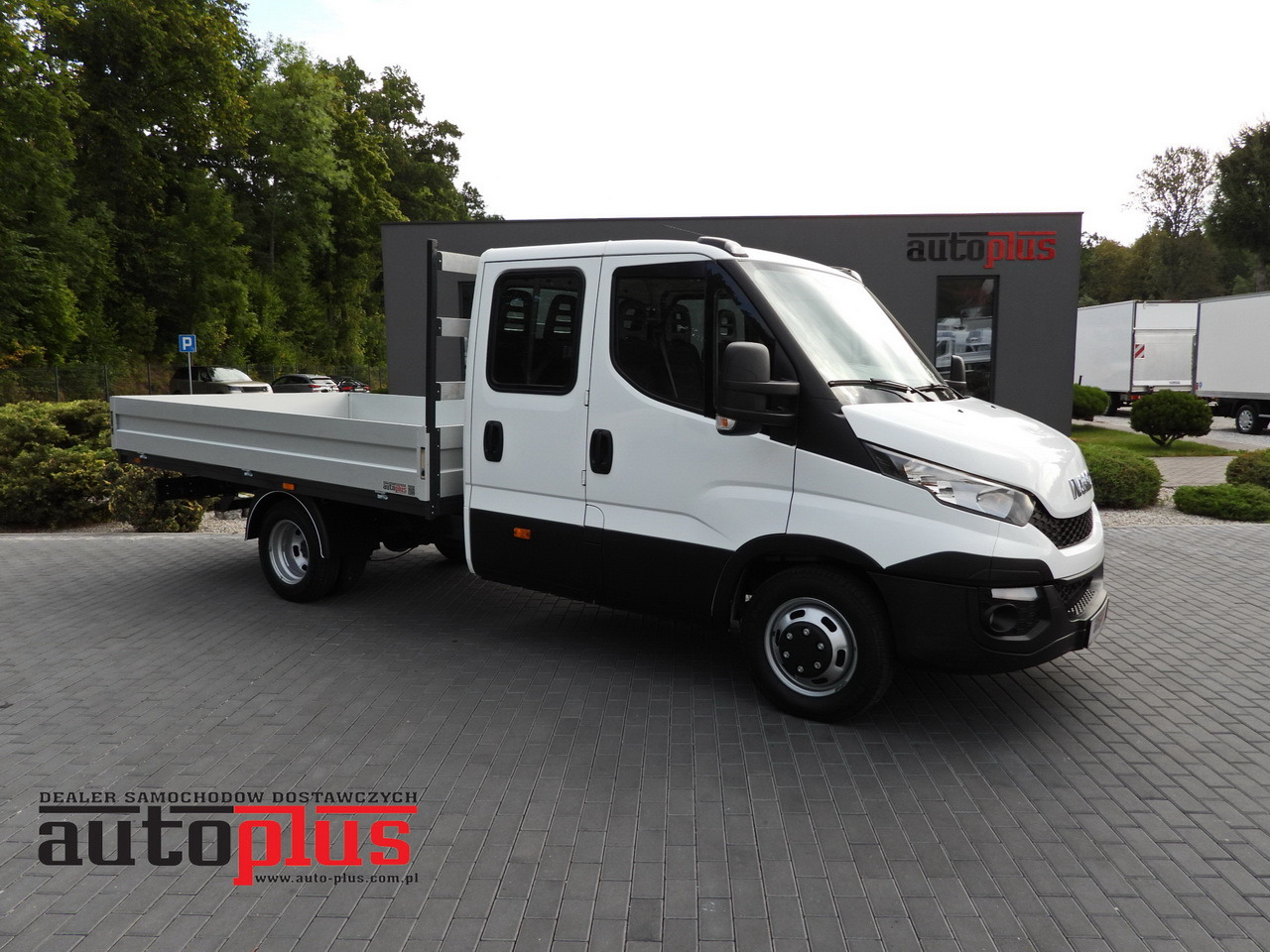 IVECO DAILY 35C17 STAKE BODY DOUBLE CABIN DOKA 7 SEATS CRUISE CONTROL TWIN WHEELS AIR CONDITIONING 170HP - Transporter mit Doppelkabine: das Bild 1 IVECO DAILY 35C17 STAKE BODY DOUBLE CABIN DOKA 7 SEATS CRUISE CONTROL TWIN WHEELS AIR CONDITIONING 170HP - Transporter mit Doppelkabine: das Bild 1