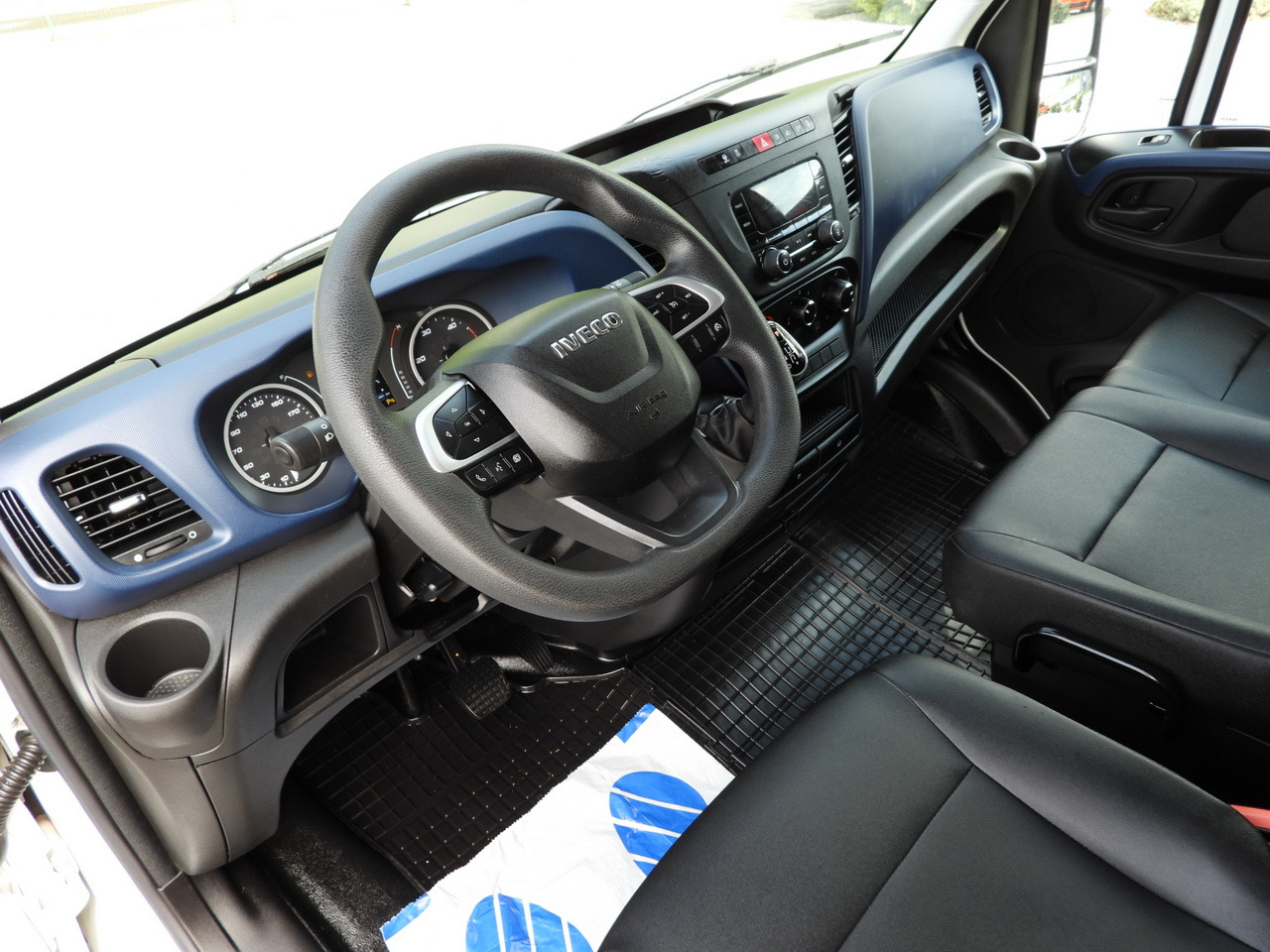 IVECO DAILY 35S14 REFRIGERATOR VAN -10*C POWER SUPPLY 230V CRUISE CONTROL AUTOMATIC TRANSMISSION HI-MATIC AIR CONDITIONING 140HP - Kühltransporter: das Bild 2 IVECO DAILY 35S14 REFRIGERATOR VAN -10*C POWER SUPPLY 230V CRUISE CONTROL AUTOMATIC TRANSMISSION HI-MATIC AIR CONDITIONING 140HP - Kühltransporter: das Bild 2