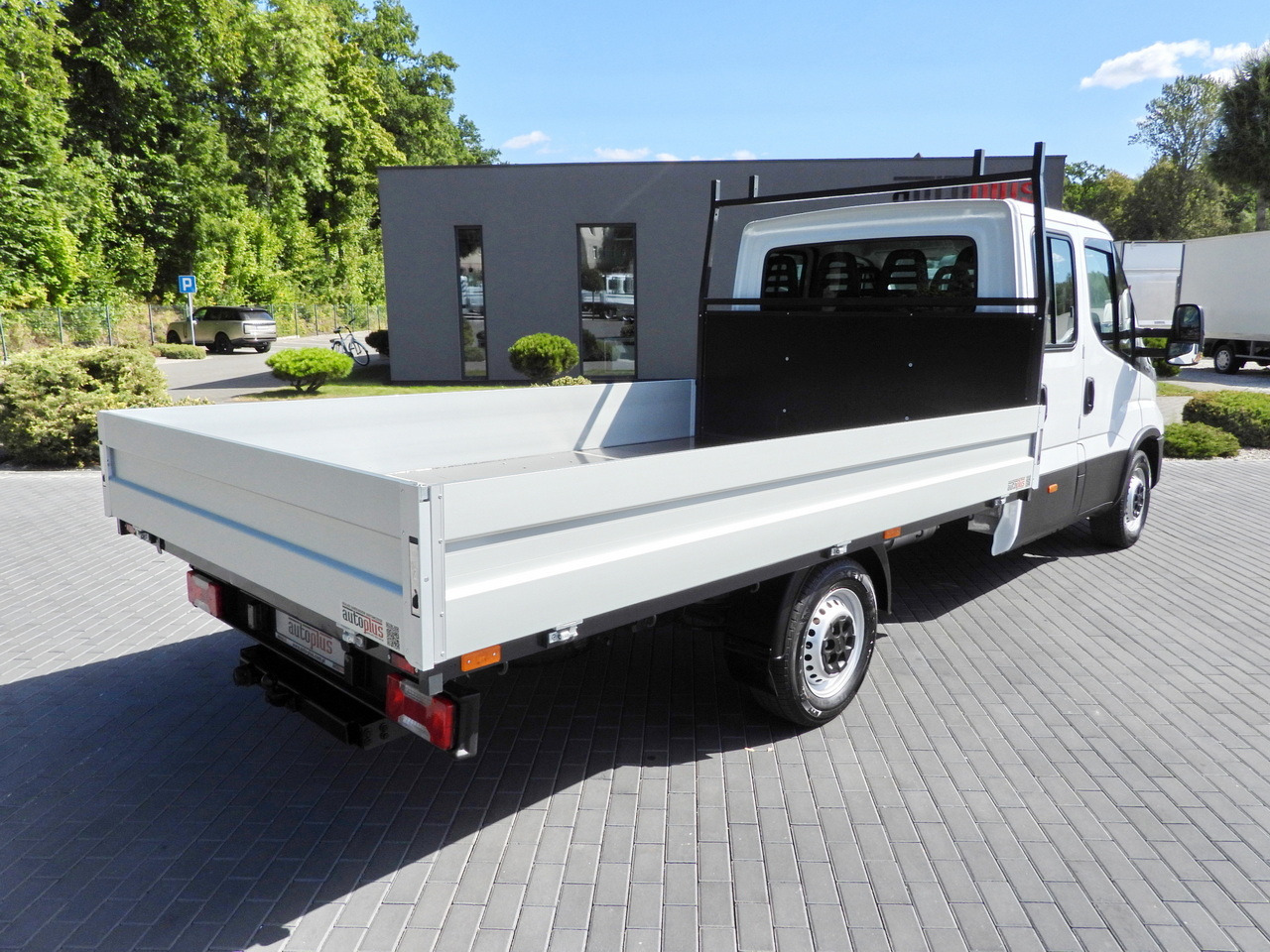 IVECO DAILY 35S14 STAKE BODY DOUBLE CABIN DOKA 7 SEATS CRUISE CONTROL AIR CONDITIONING 135HP - Pritsche Transporter: das Bild 3 IVECO DAILY 35S14 STAKE BODY DOUBLE CABIN DOKA 7 SEATS CRUISE CONTROL AIR CONDITIONING 135HP - Pritsche Transporter: das Bild 3