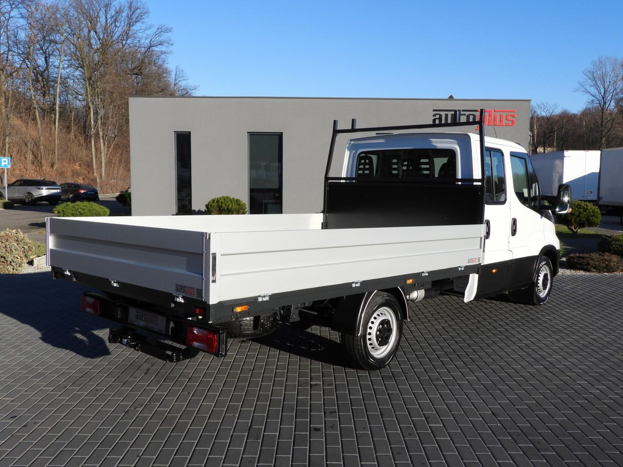 IVECO DAILY 35S14 STAKE BODY DOUBLE CABIN DOKA 7 SEATS CRUISE CONTROL AIR CONDITIONING 140HP - Transporter mit Doppelkabine: das Bild 3 IVECO DAILY 35S14 STAKE BODY DOUBLE CABIN DOKA 7 SEATS CRUISE CONTROL AIR CONDITIONING 140HP - Transporter mit Doppelkabine: das Bild 3