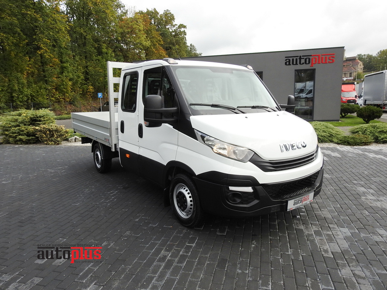 IVECO DAILY 35S15 STAKE BODY DOUBLE CABIN DOKA 7 SEATS AIR CONDITIONING 150HP - Pritsche Transporter: das Bild 1 IVECO DAILY 35S15 STAKE BODY DOUBLE CABIN DOKA 7 SEATS AIR CONDITIONING 150HP - Pritsche Transporter: das Bild 1