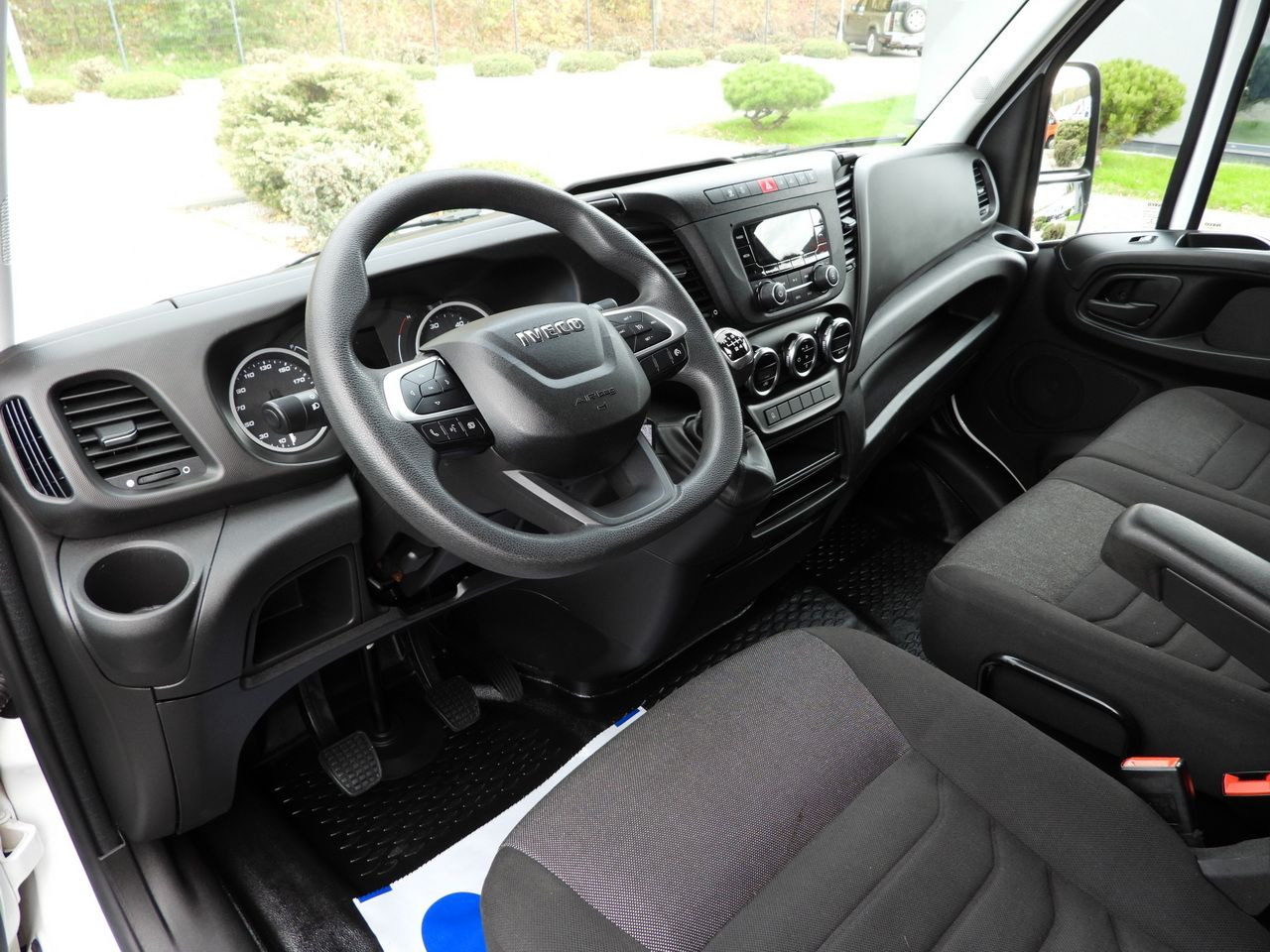 IVECO DAILY 35S16 BOX LIFT 8 PALLETS CRUISE CONTROL AIR CONDITIONING TWIN WHEELS 160HP - Koffer Transporter: das Bild 2 IVECO DAILY 35S16 BOX LIFT 8 PALLETS CRUISE CONTROL AIR CONDITIONING TWIN WHEELS 160HP - Koffer Transporter: das Bild 2