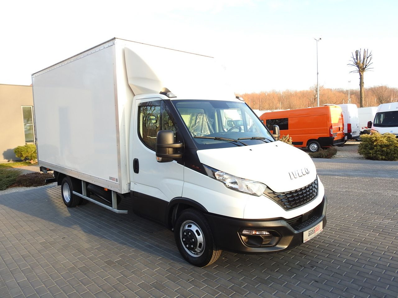 IVECO DAILY 35S16 BOX LIFT 8 PALLETS CRUISE CONTROL AIR CONDITIONING TWIN WHEELS 160HP - Koffer Transporter: das Bild 4 IVECO DAILY 35S16 BOX LIFT 8 PALLETS CRUISE CONTROL AIR CONDITIONING TWIN WHEELS 160HP - Koffer Transporter: das Bild 4