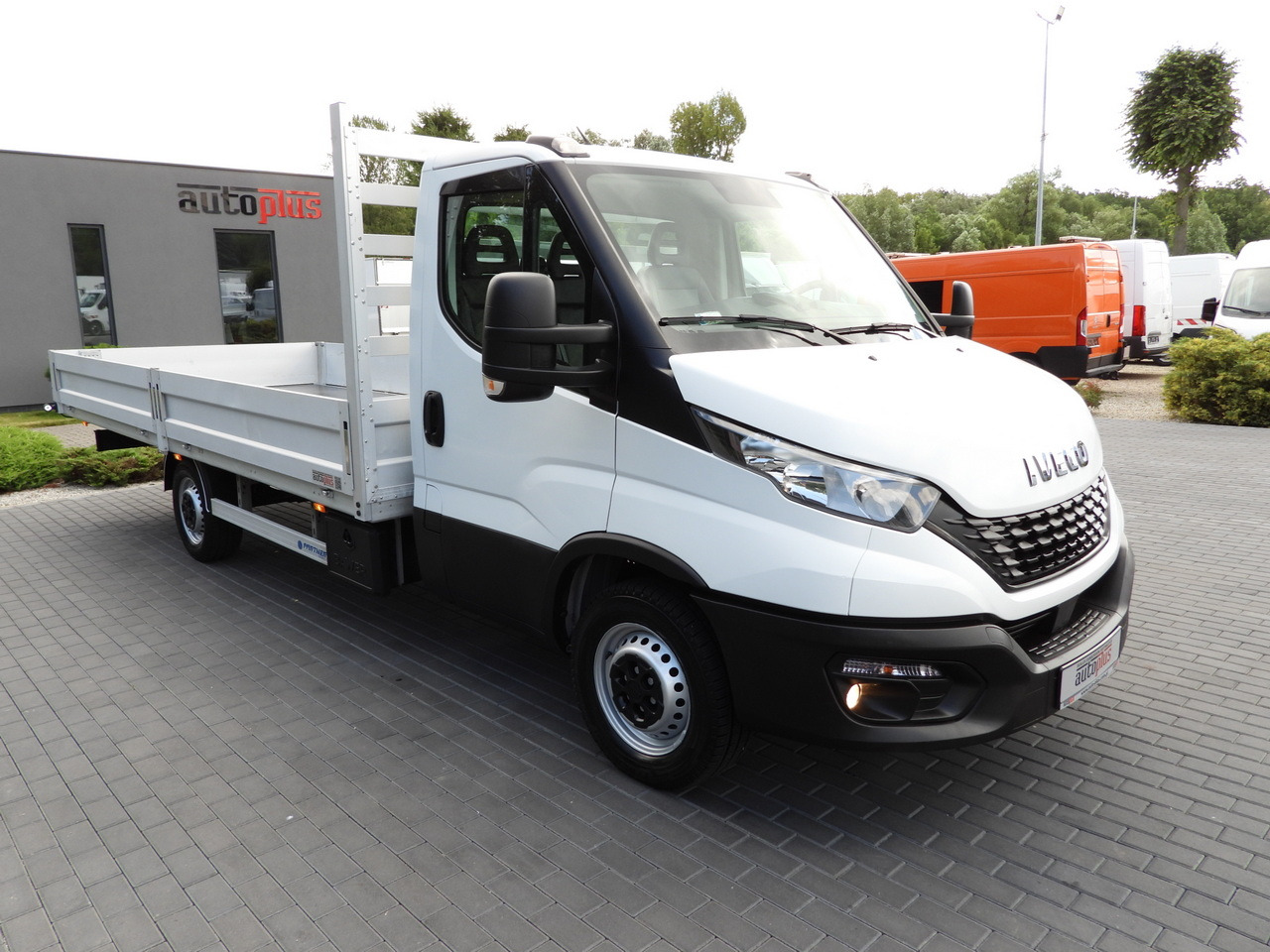 IVECO DAILY 35S16 STAKE BODY 10 PALLETS CRUISE CONTROL AIR CONDITIONING 160HP - Pritsche Transporter: das Bild 4 IVECO DAILY 35S16 STAKE BODY 10 PALLETS CRUISE CONTROL AIR CONDITIONING 160HP - Pritsche Transporter: das Bild 4