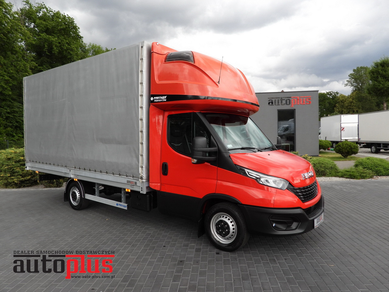IVECO DAILY 35S18 TARPAULIN 10 PALLETS WEBASTO CRUISE CONTROL LED LIGHTS AIR CONDITIONING 180HP - Planen Transporter: das Bild 1 IVECO DAILY 35S18 TARPAULIN 10 PALLETS WEBASTO CRUISE CONTROL LED LIGHTS AIR CONDITIONING 180HP - Planen Transporter: das Bild 1