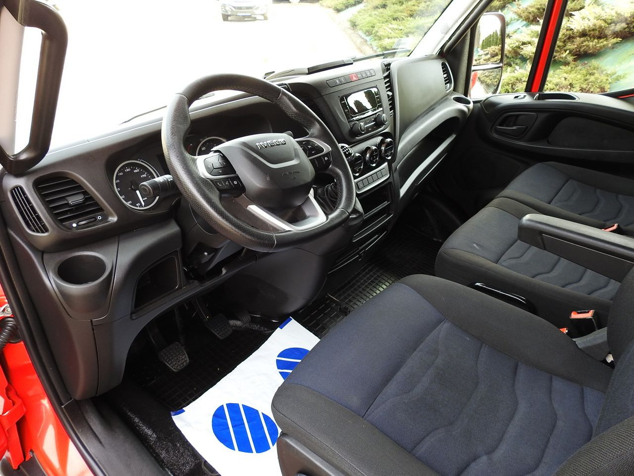 IVECO DAILY 35S18 TARPAULIN 10 PALLETS WEBASTO CRUISE CONTROL LED LIGHTS AIR CONDITIONING 180HP - Planen Transporter: das Bild 2 IVECO DAILY 35S18 TARPAULIN 10 PALLETS WEBASTO CRUISE CONTROL LED LIGHTS AIR CONDITIONING 180HP - Planen Transporter: das Bild 2