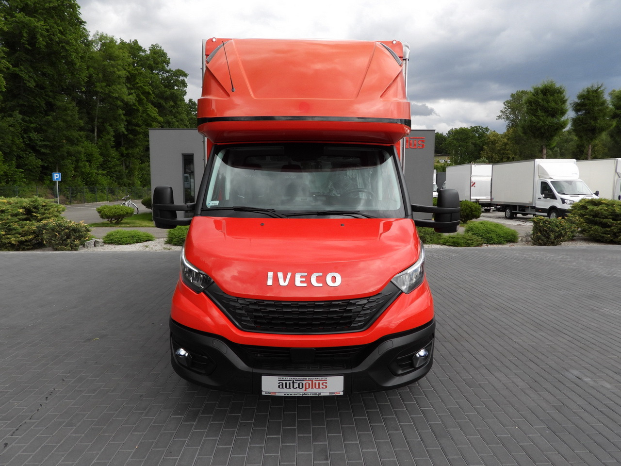 IVECO DAILY 35S18 TARPAULIN 10 PALLETS WEBASTO CRUISE CONTROL LED LIGHTS AIR CONDITIONING 180HP - Planen Transporter: das Bild 5 IVECO DAILY 35S18 TARPAULIN 10 PALLETS WEBASTO CRUISE CONTROL LED LIGHTS AIR CONDITIONING 180HP - Planen Transporter: das Bild 5