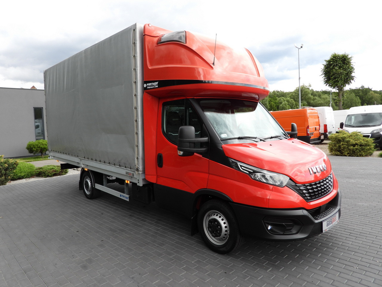 IVECO DAILY 35S18 TARPAULIN 10 PALLETS WEBASTO CRUISE CONTROL LED LIGHTS AIR CONDITIONING 180HP - Planen Transporter: das Bild 4 IVECO DAILY 35S18 TARPAULIN 10 PALLETS WEBASTO CRUISE CONTROL LED LIGHTS AIR CONDITIONING 180HP - Planen Transporter: das Bild 4