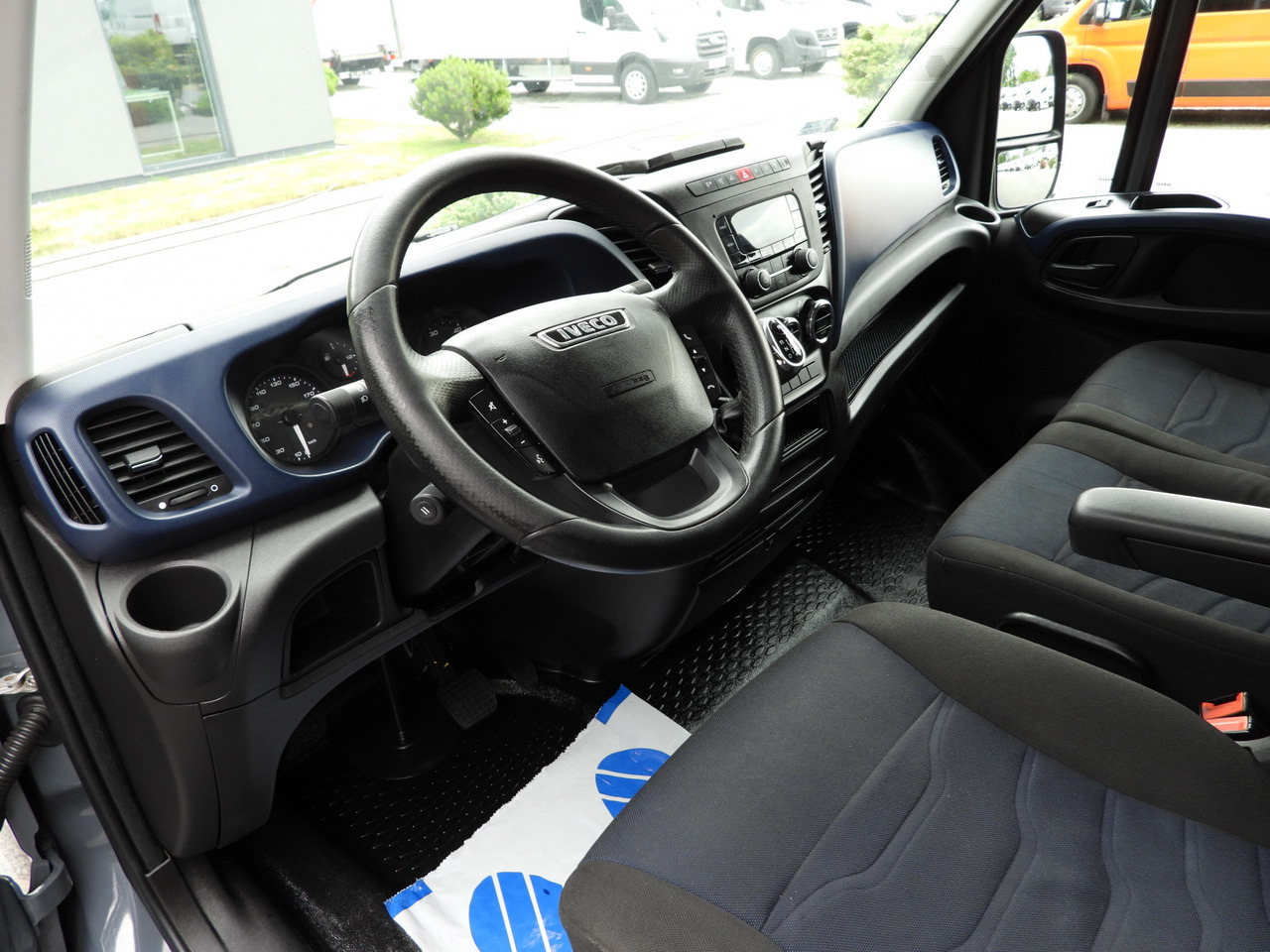 IVECO DAILY 35S18 TARPAULIN 10 PALLETS WEBASTO CRUISE CONTROL PNEUMATICS AUTOMATIC TRANSMISSION HI-MATIC AIR CONDITIONING 180HP - Planen Transporter: das Bild 2 IVECO DAILY 35S18 TARPAULIN 10 PALLETS WEBASTO CRUISE CONTROL PNEUMATICS AUTOMATIC TRANSMISSION HI-MATIC AIR CONDITIONING 180HP - Planen Transporter: das Bild 2