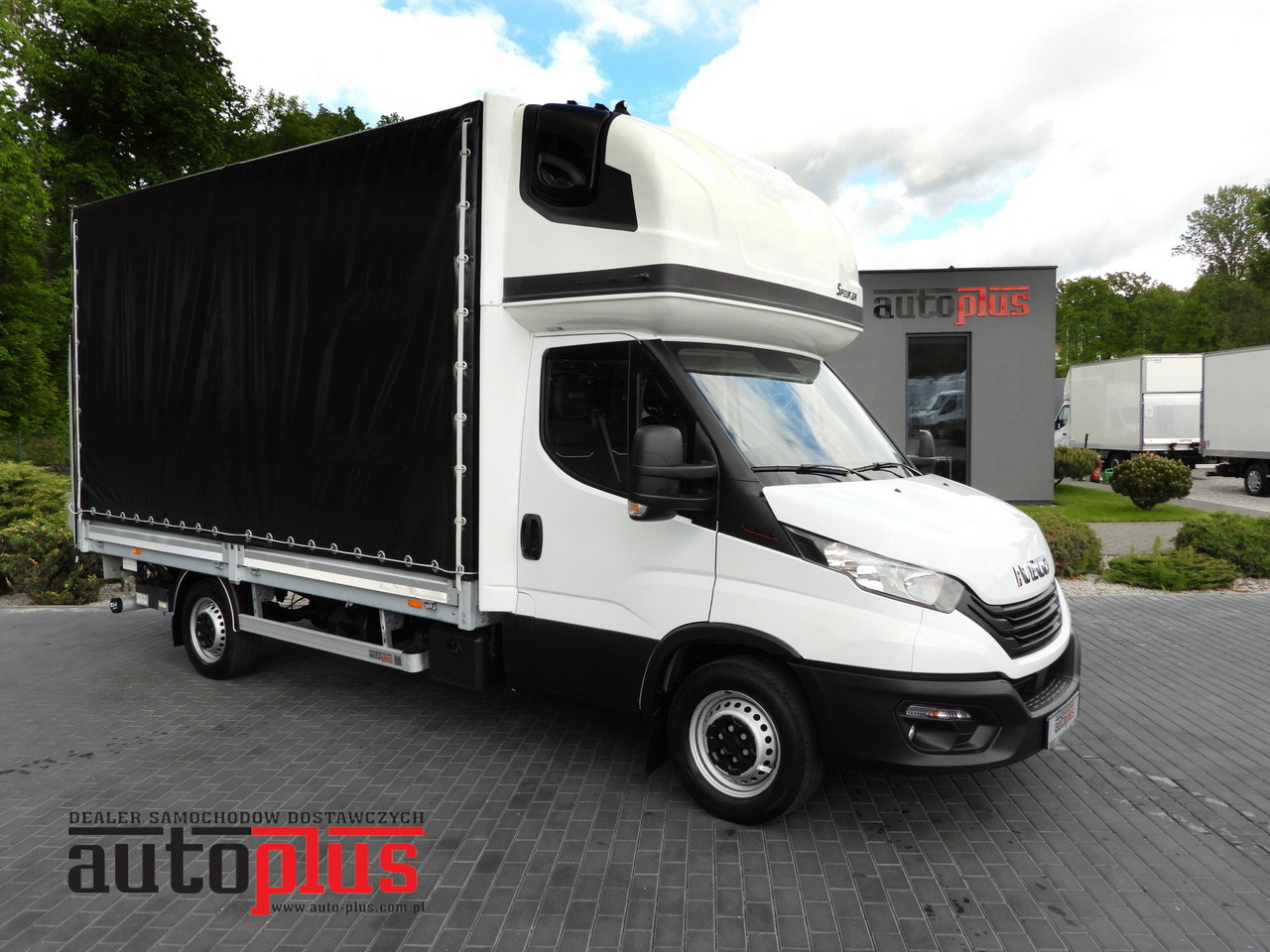 IVECO DAILY 35S18 TARPAULIN LIFT 8 PALLETS WEBASTO CRUISE CONTROL AIR CONDITIONING 180HP - Planen Transporter: das Bild 1 IVECO DAILY 35S18 TARPAULIN LIFT 8 PALLETS WEBASTO CRUISE CONTROL AIR CONDITIONING 180HP - Planen Transporter: das Bild 1