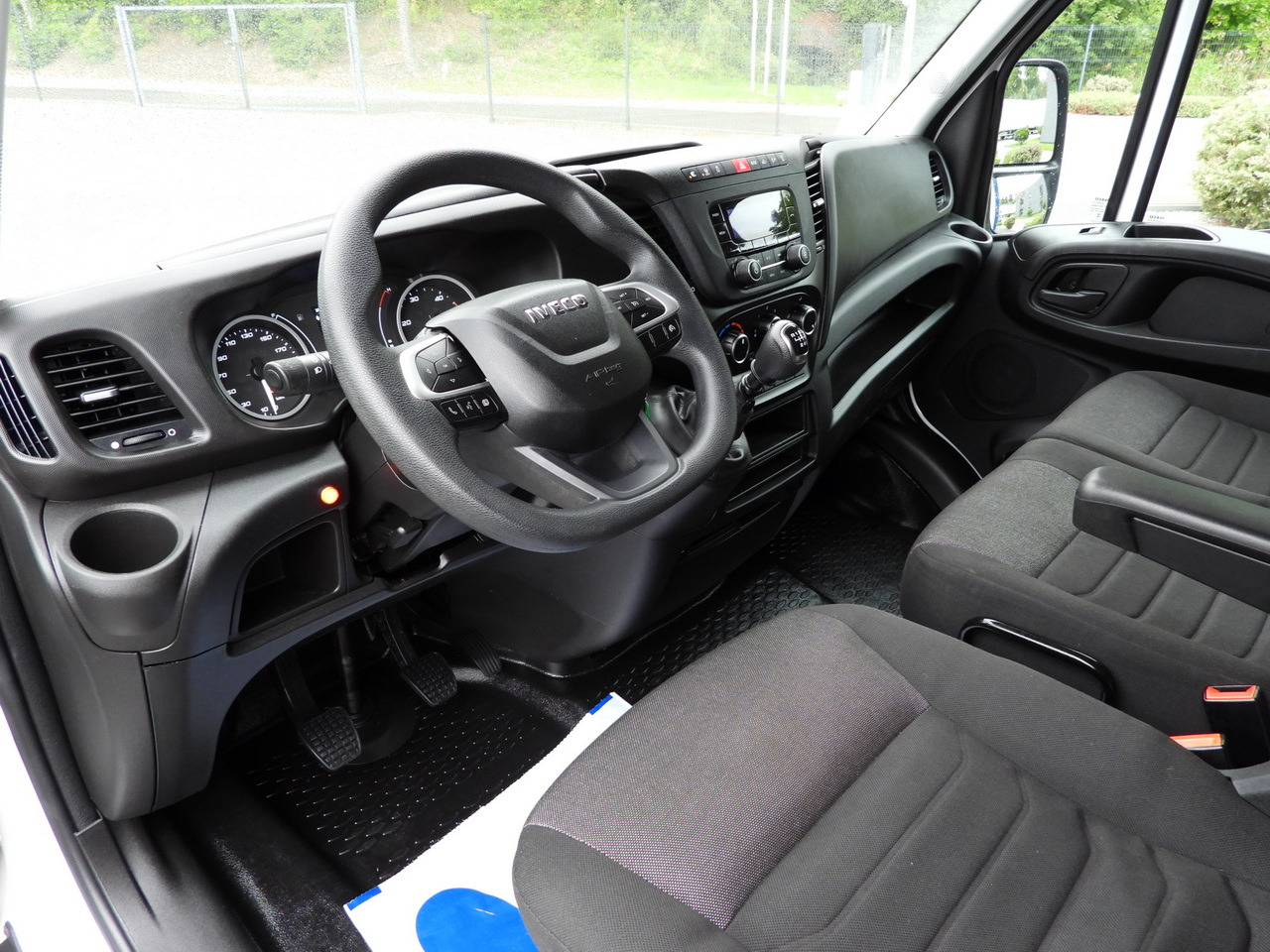 IVECO DAILY 35S18 TARPAULIN LIFT 8 PALLETS WEBASTO CRUISE CONTROL LED LIGHTS AIR CONDITIONING 180HP - Planen Transporter: das Bild 2 IVECO DAILY 35S18 TARPAULIN LIFT 8 PALLETS WEBASTO CRUISE CONTROL LED LIGHTS AIR CONDITIONING 180HP - Planen Transporter: das Bild 2