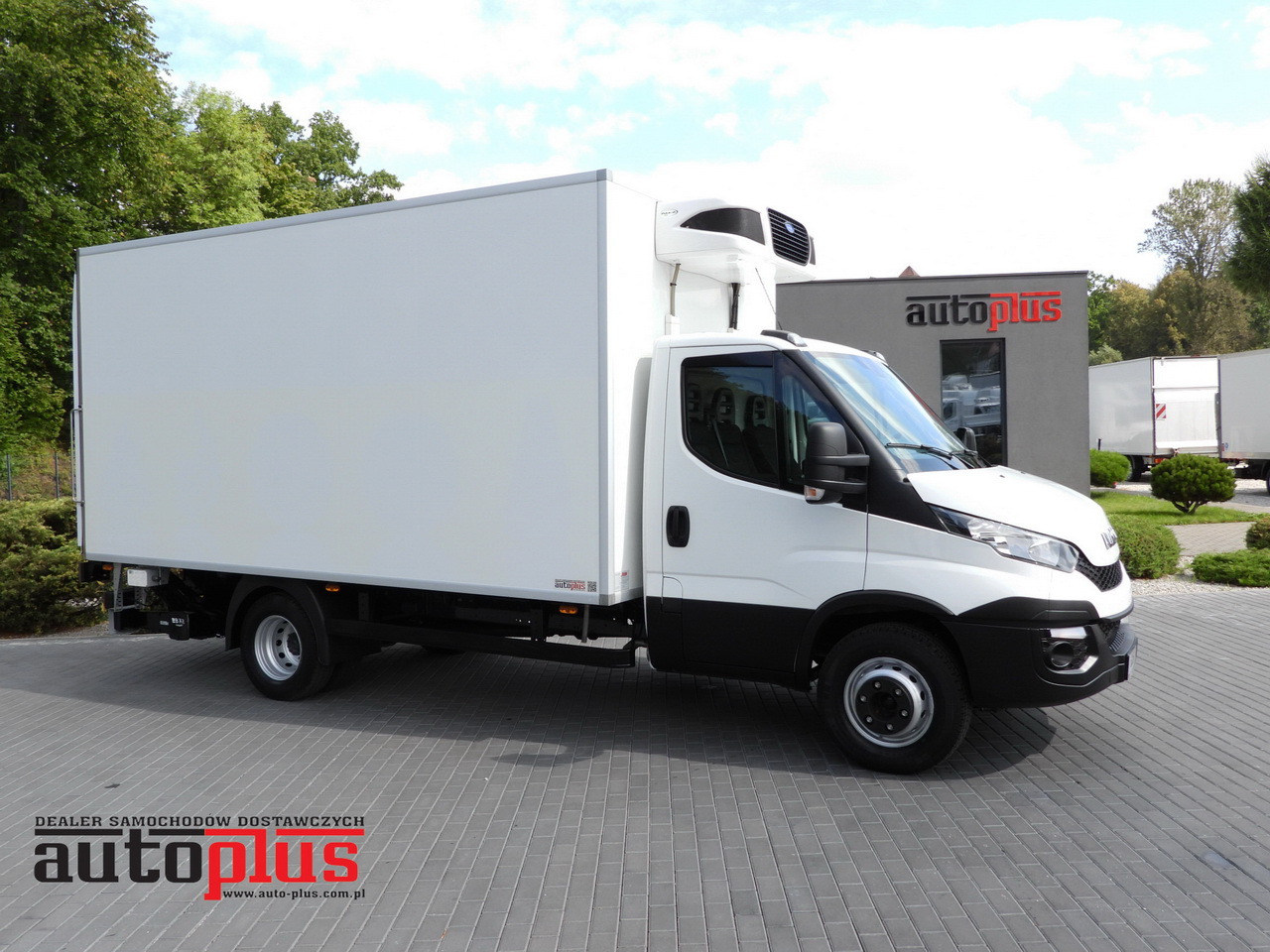 IVECO DAILY 70C17 REFRIGERATOR 1*C LIFT 10 PALLETS POWER SUPPLY 230V CRUISE CONTROL AIR CONDITIONING PNEUMATICS AUTOMATIC TRANSMISSION HI-MATIC TWIN WHEELS 170HP - Kühlkoffer LKW: das Bild 1 IVECO DAILY 70C17 REFRIGERATOR 1*C LIFT 10 PALLETS POWER SUPPLY 230V CRUISE CONTROL AIR CONDITIONING PNEUMATICS AUTOMATIC TRANSMISSION HI-MATIC TWIN WHEELS 170HP - Kühlkoffer LKW: das Bild 1